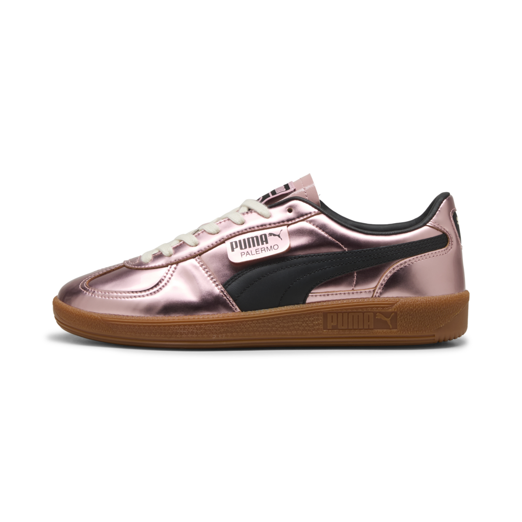 lato esterno della sneaker puma palermo x Palermo FC di colore rosa metallizzato