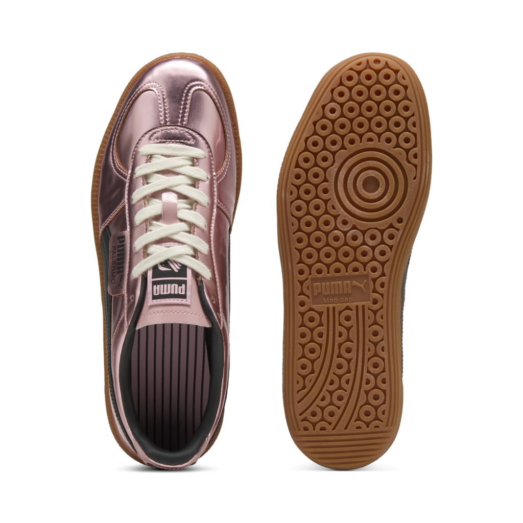 visione dall'alto del paio di sneaker puma palermo x Palermo FC rosa metallizzato