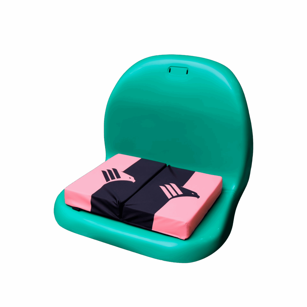 cuscino stadio PALERMO FC aperto e poggiato sul seggiolino dello stadio Renzo barbera