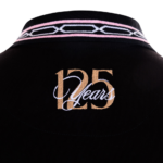 Dettaglio colletto della Polo Palermo FC capsule 125 con scritta "125 years"