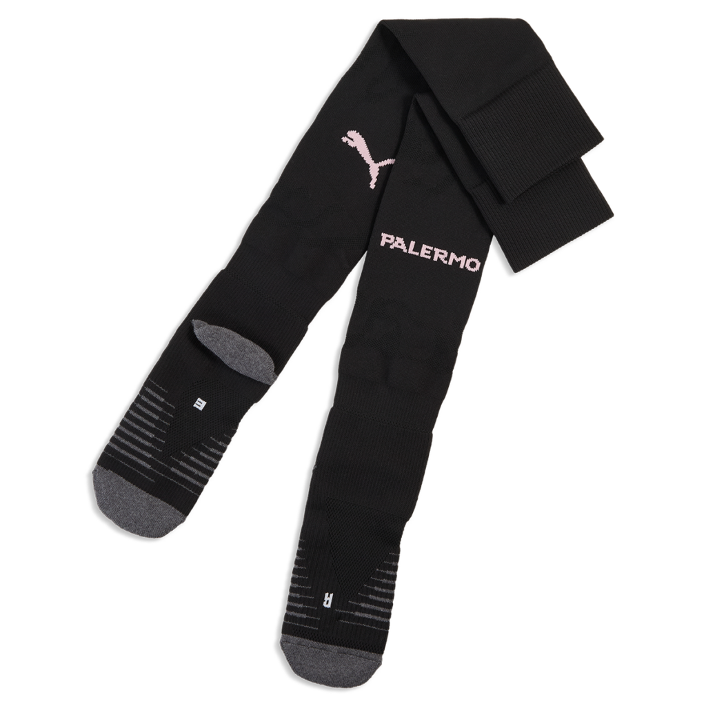 Calzettoni gara home 2026/27 neri, alti fino al ginocchio, con logo Puma e scritta PALERMO rosa. Rinforzo grigio su punta e tallone.