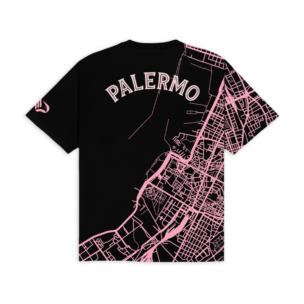 T-shirt nera Collezione Aquile con grafica rosa ispirata alla mappa di Palermo, scritta PALERMO sul retro e stemma aquila sulla manica sinistra