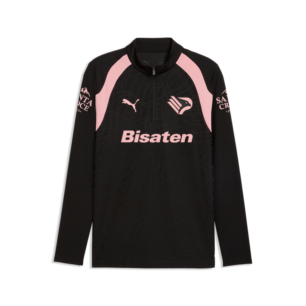 Felpa nera allenamento Staff Palermo FC 2026-27, con mezza zip. Logo Puma e Palermo, sponsor Bisaten nella parte frontale, sponsor Santa Croce sulle maniche.