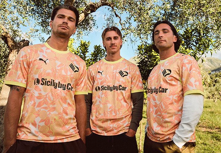 Giocatori del Palermo FC indossano la maglia Zagara Kit