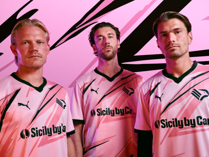 I giocatori del Palermo FC Pohjanpalo, Bani e Segre indossano la maglia gara home 2026/27 con loghi Palermo, Puma e Sicily by Car