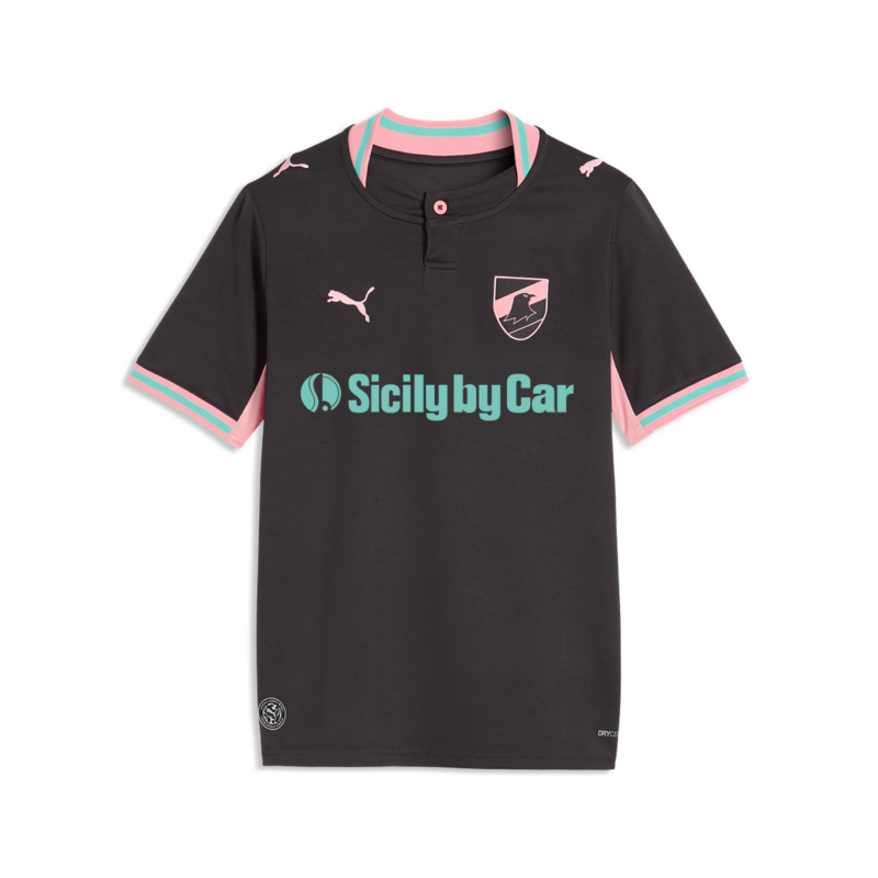 vista frontale della maglia gara Third 2026/27 da bambino color antracite, dotata di bottone e colletto rosa, con stemma Palermo FC, logo Puma e logo Sicily by Car.